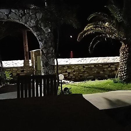 Το Πετρινο Villa Agia Marina Mikrolimanou Exterior photo